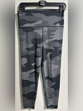 Aerie Gray & Black Camo High-Waist Leggings Large